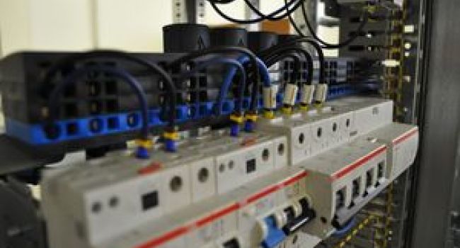 Servizi verticali di manutenzione impianti elettrici Bologna